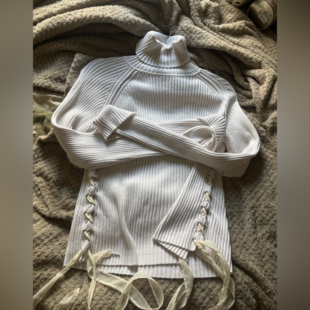DKNY White Ribbed turtleneck